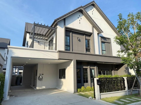 บ้านเซนโทร บางนา Centro Bangna แปลงที่ดินเยอะ 130,000 บาท / เดือน