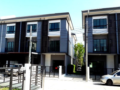 ทาวน์โฮม วิทยาลัยอาชีวศึกษาธนบุรี : The Connect Phechkasem 48 เดอะ คอนเนค เพชรเกษม 48