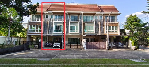 ขายทาวน์โฮม Urban Sathorn เออร์เบิน สาทร  หน้าบ้านเป็นสวนโล่งไม่ตรงกับบ้านใคร