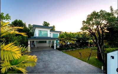 Houses for sale North Chiang Mai University : Sunvalee - Luxury Pool Villa with Complete Furnishings and Features, Offering You a Stunning View of the Mountains and Beautiful Nature.
