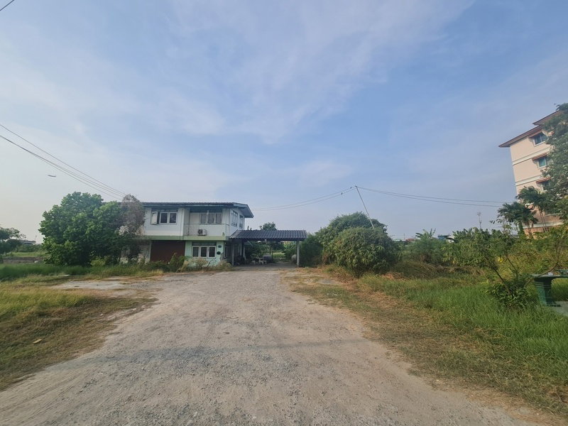 For Sale: Land with 2-Story Detached House   1-0-10 Rai  Soi Chalongkrung 15, Lat Krabang District, Bangkok  Near Suvarnabhumi Airport