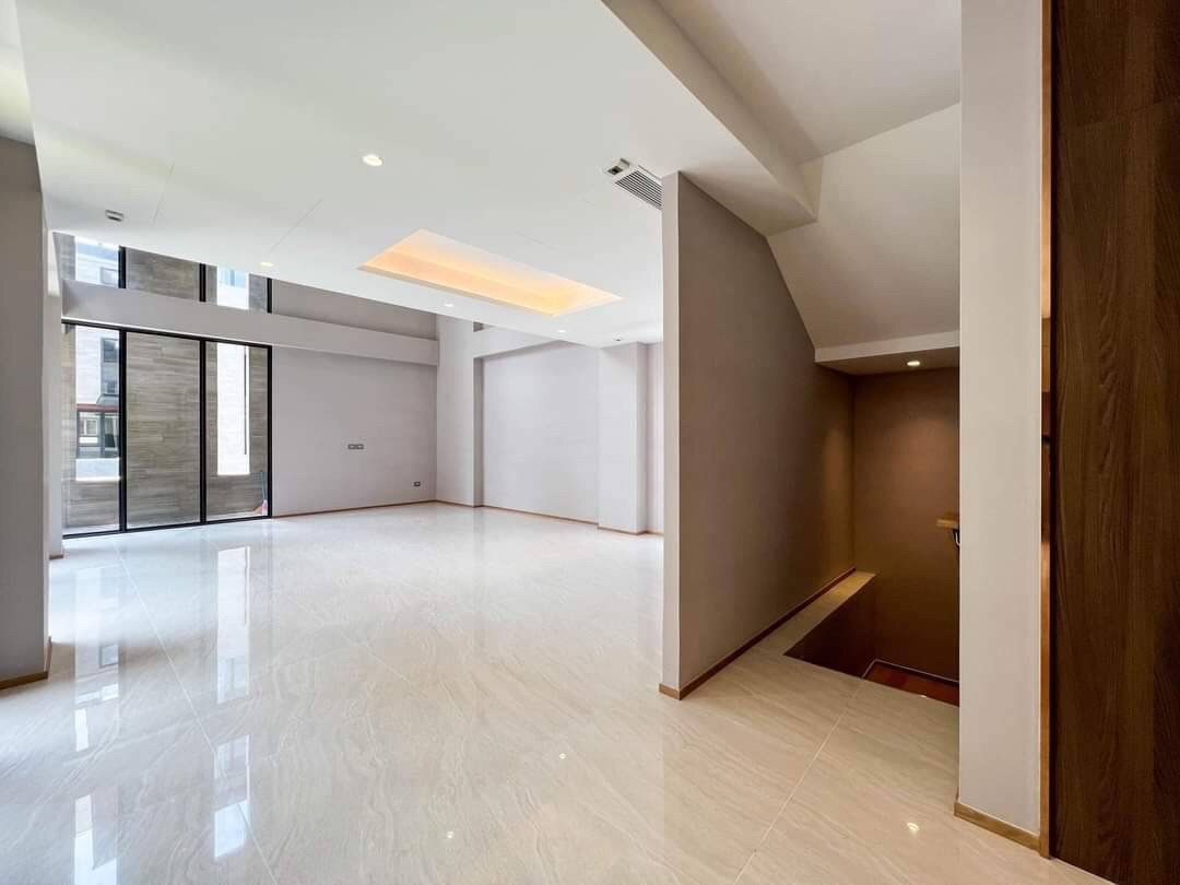 picture LTHC11559 – Anina Villa Sathorn-Yenakart FOR SALE Size 60 sq.w. 520 sqm. 4 beds 5 baths ONLY 68 MB - 10/16