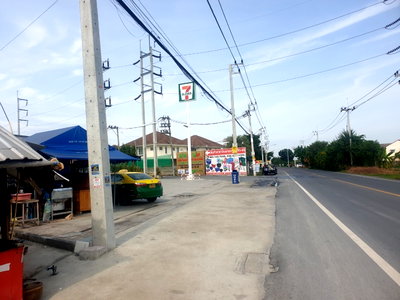 Land for sale : For Sale29 Rai 1 Ngan 32 Square Wah Phutthamonthon, Nakhon Pathom  Beautiful land located along the main road, with a great price. Negotiable.
