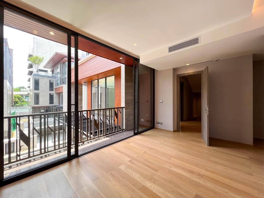 picture LTHC11559 – Anina Villa Sathorn-Yenakart FOR SALE Size 60 sq.w. 520 sqm. 4 beds 5 baths ONLY 68 MB - 9/16