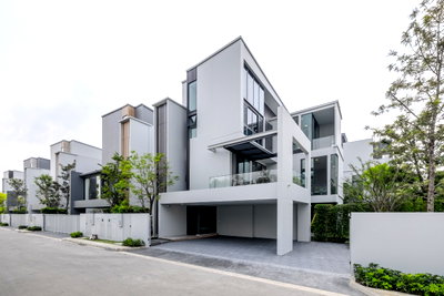 บ้านเดี่ยวให้เช่า : Vive Krungthepkritha | ให้เช่าบ้านเดี่ยวหลังมุม 4 ห้องนอน แต่งสวย แบบ Modern Luxury ดูอบอุ่น น่าอยู่ ใกล้รร.นานาชาติเวลลิงตั้น