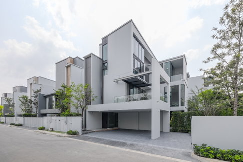 Vive Krungthepkritha | ให้เช่าบ้านเดี่ยวหลังมุม 4 ห้องนอน แต่งสวย แบบ Modern Luxury ดูอบอุ่น น่าอยู่ ใกล้รร.นานาชาติเวลลิงตั้น
