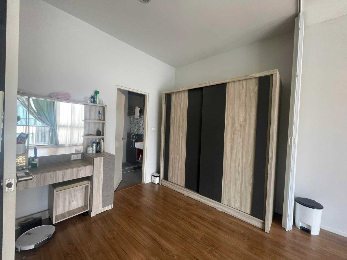 picture For sale                           Townhome - 3/20