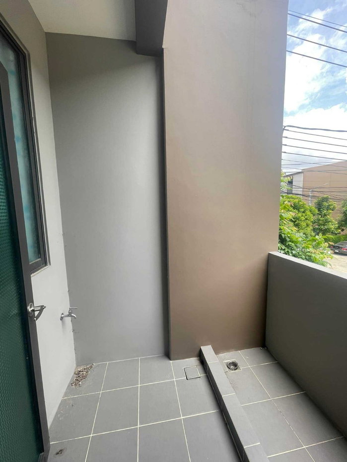 picture For sale                           Townhome - 20/20