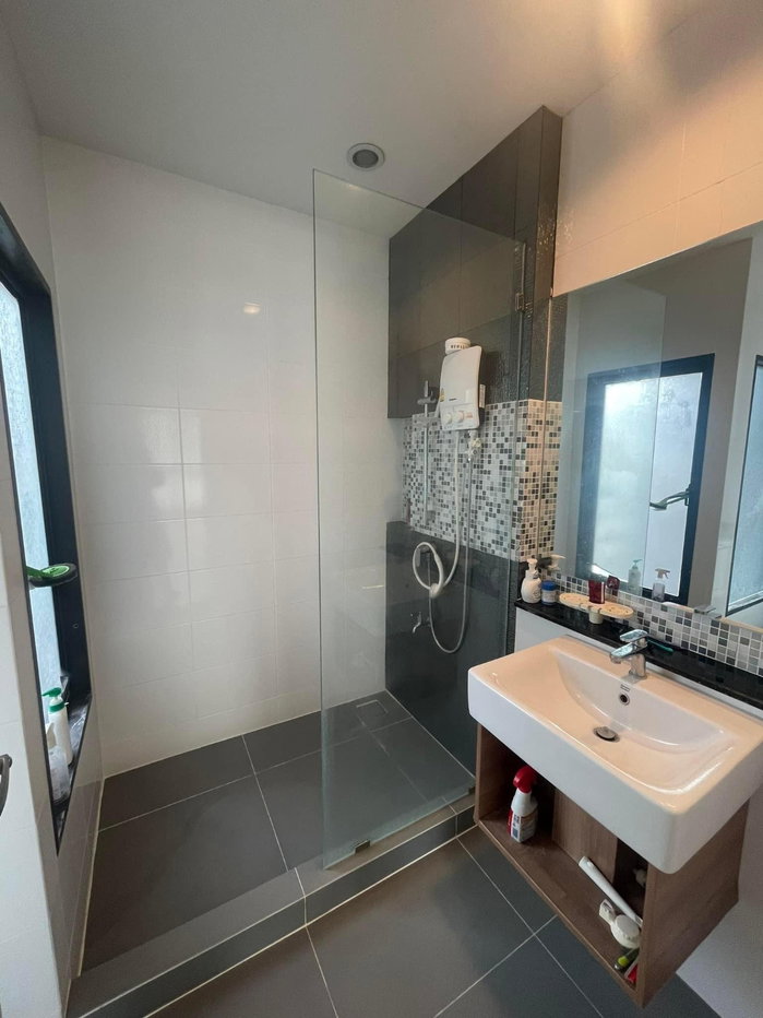 picture For sale                           Townhome - 18/20