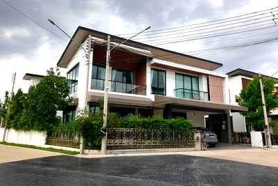 บ้านเดี่ยว ถนนรังสิต-นครนายก : ขายบ้านเดี่ยว THE ETERNITY GREENWOOD รังสิต-วงแหวน : บ้านโมเดิร์นหลังใหญ่ ดีไซน์เรียบหรู เทียบราคาแล้วคุ้มค่าสุดในย่านรังสิต