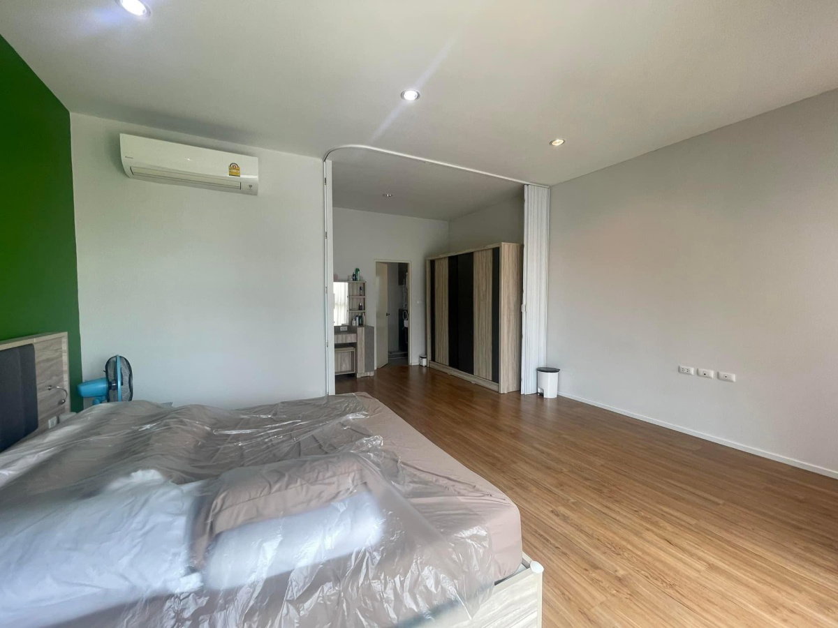 picture For sale                           Townhome - 4/20