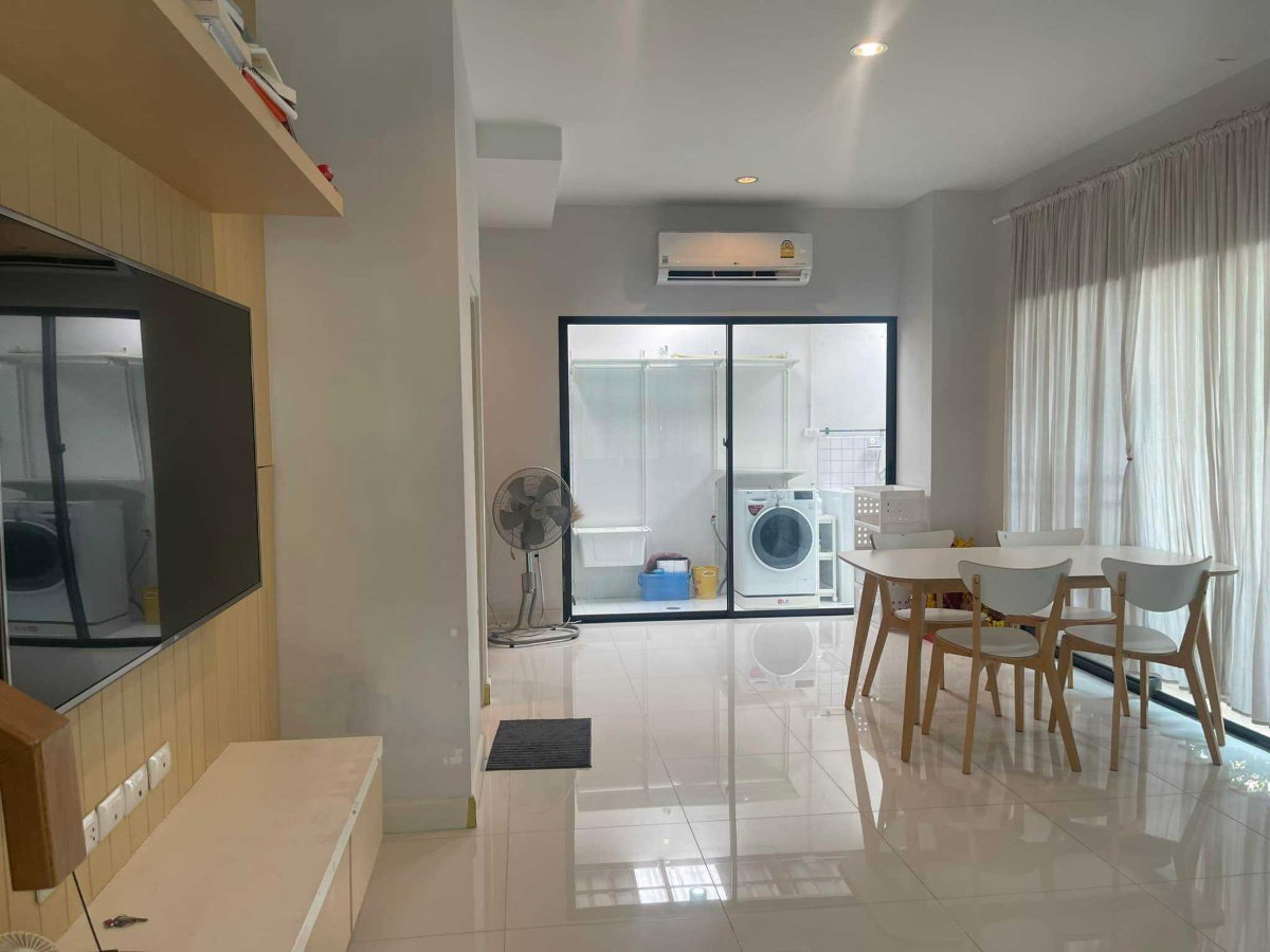 picture For sale                           Townhome - 17/20