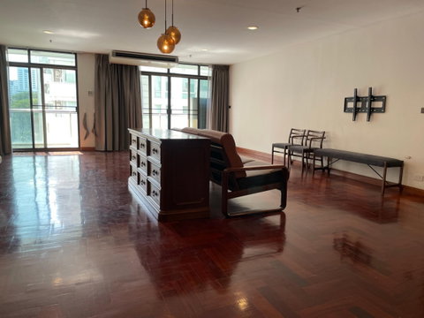 LTH11701 -Baan Phrom Phong FOR SALE Size 193 sqm. 3 beds 3 baths Near BTS Phrom Phong Station ONLY 15 MB