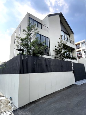 Houses for sale Watthana : LTHC11764 – House for sale Sukhumvit 71 Size 60 sq.w. 486 sqm. 4 beds 5 baths Near BTS Phra Khanong ONLY 49 MB