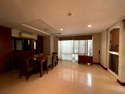 เช่าบ้านเดี่ยว ถนนเพชรบุรี กรุงเทพฯ : LTH11766 - Compound House at Ekkamai soi 22 FOR RENT Size 350 sqm. 4 beds 5 baths Near BTS Ekkamai Station ONLY 80K/Month