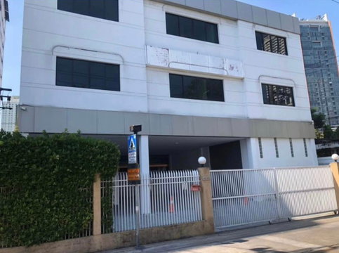 LTHC11747– Commercial for Rent in Sukhumvit 26 Size 92 Sqw. 615 Sqm. 3 rooms 3 baths Near BTS Phrom Phong Station ONLY 250K/Month