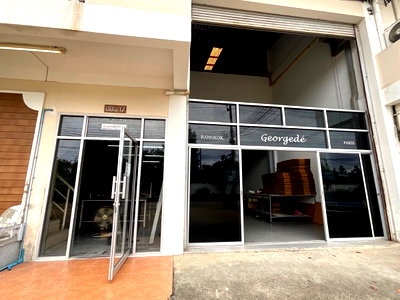 Factory for sale วิทยาลัยการอาชีพพระสมุทรเจดีย์ : Land with Industrial Factory and Warehouse for Sale Ready to Start Your Business!  