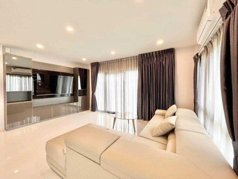 LTH11736 – House For Rent at Centro Vibhavadi Size 75.4 sq.w. 301.6 sqm. 4 beds 5 baths Near ฺDon Mueang Airport ONLY 130K/Month
