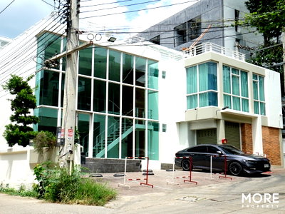 Home office for sale Chiang Mai Airport : For Sale: 2-Story Home Office – Spacious & Like New, Ideal for Office, Café, or Restaurant