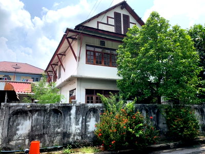Houses for sale : For sale: Detached house in Soodjit Niwet project with a land area of 128.7 sq.w. located in Sam Dam, Bang Khun Thian. Excellent location. 