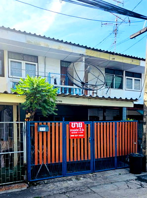 Townhouses for sale  Sena : Townhouse, prime location, accessible from both Kaset Nawamin and Ram Intra, Sena Niwet Project 2
