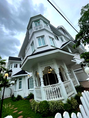 เช่าบ้านเดี่ยว วิทยาลัยพณิชยการบางนา : ให้เช่า บ้านเดี่ยวขนาดใหญ่ แถว บางนา