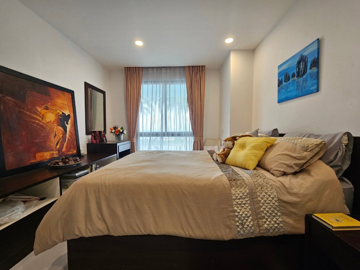 🔥 Golden Coast Sriracha – คอนโดติดทะเล ห้องกว้าง วิวสระ + ทะเล! 🌊🏝️