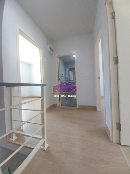 รูป ขายทาวน์เฮ้าส์บ้านพฤกษา82 รีโนเวทใหม่ ติดถนนเมน 16 เมตร - รูปที่ 8/12