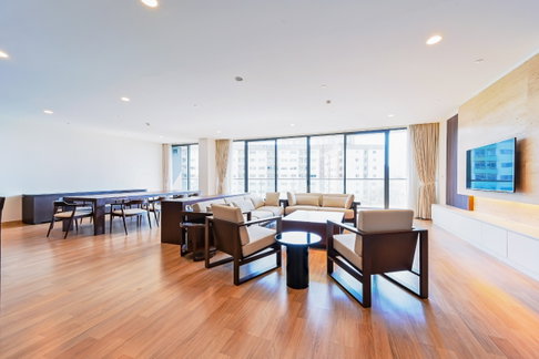 LTHC11821 - Park court Sukhumvit 77 FOR SALE Size 287 sqm. 3 beds 5 baths Near BTS Onnut Station ONLY 46 MB