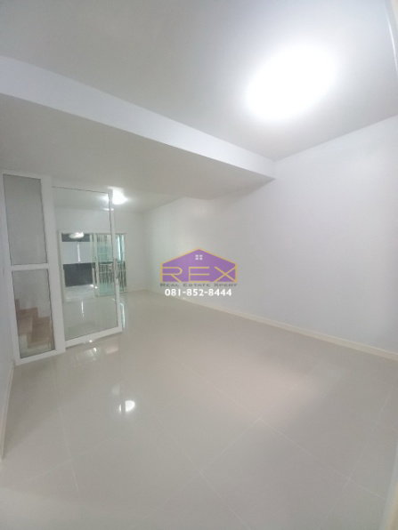 รูป ขายทาวน์เฮ้าส์บ้านพฤกษา82 รีโนเวทใหม่ ติดถนนเมน 16 เมตร - รูปที่ 5/12