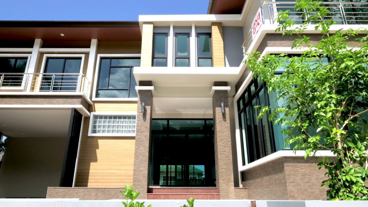 รูป ขายด่วน บ้านเดี่ยว 2 ชั้น หลังใหญ่ บนเขาหาดใหญ่-นํ้าน้อย ทันสมัย พร้อมเข้าอยู่ 5 ห้องนอน ขายเพียง 13.9 ล้านบาท - รูปที่ 2/18