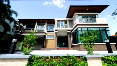 ขายบ้านเดี่ยว : ขายด่วน บ้านเดี่ยว 2 ชั้น หลังใหญ่ บนเขาหาดใหญ่-นํ้าน้อย ทันสมัย พร้อมเข้าอยู่ 5 ห้องนอน ขายเพียง 13.9 ล้านบาท