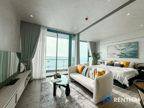 Arom Wongamat  2 Bedrooms, Foreign Name Ownership at the Best Price Now 24,900,000