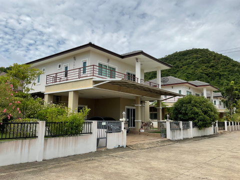 ขายหมู่บ้านมิรันดา สัตหีบ เดินทางสะดวกสบาย ติดถนนสาย 332ใกล้ทะเลและแหล่งท่องเที่ยว