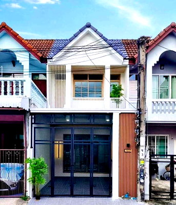 Townhouses for sale : S2896 2 -story townhouse for sale, Ranee Nawamin Village 135, near fashion mall  Bodindecha 2 School