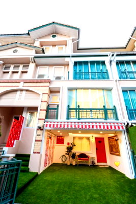Townhouses for rent :  townhome for rent, private house with luxurious decoration, Crystalville Village,near Central Eastville, rental price 119,000 baht/month