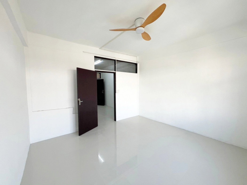 รูป ขาย อาคารพาณิชย์ 3 ชั้น 12 ตร.วา ซ.รามคำแหง 32 รีโนเวทแล้ว - รูปที่ 2/11