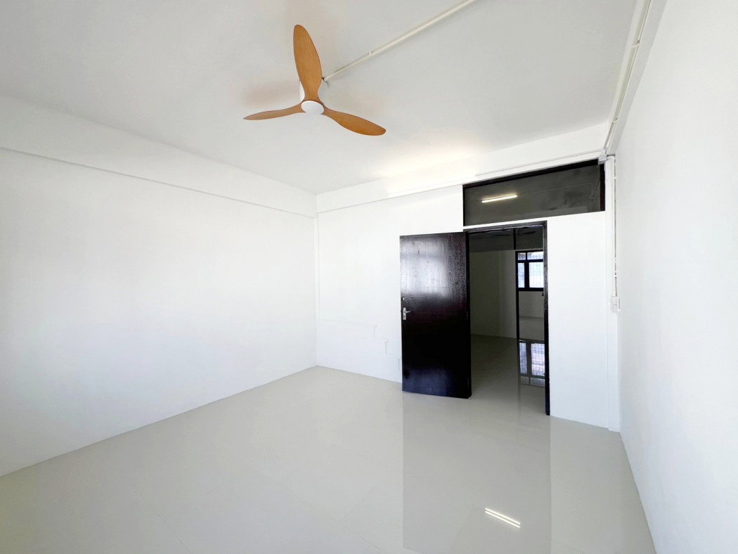 รูป ขาย อาคารพาณิชย์ 3 ชั้น 12 ตร.วา ซ.รามคำแหง 32 รีโนเวทแล้ว - รูปที่ 3/11