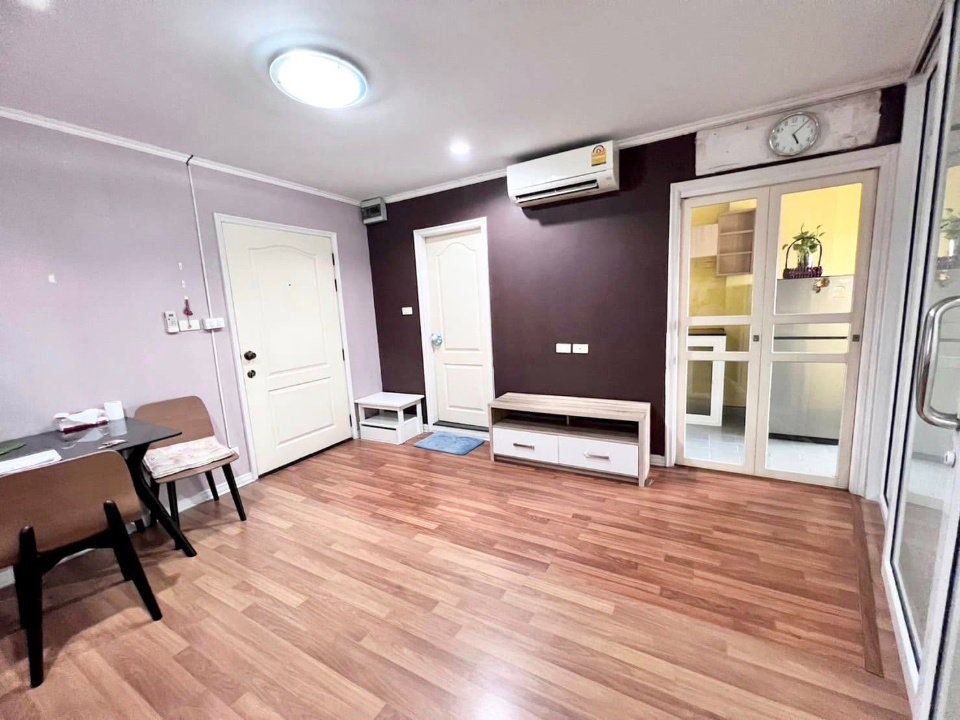 picture Code: KJ4940 for rent Lumpini Place Narathiwas 24 // Line ID: @kjcondo (with @) // - 2/13