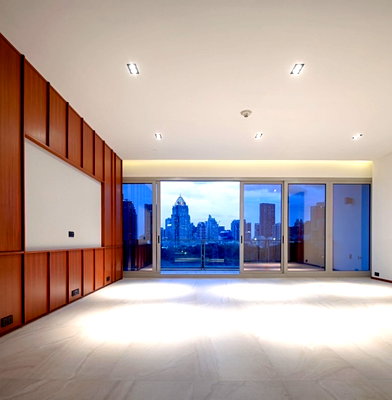 Condos for sale : LTHC11857 - 185 Rajadamri FOR SALE Size 139 sqm. 2 beds 2 baths Near MRT Ratchadamri Station ONLY 50 MB