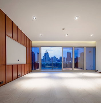 LTHC11857 - 185 Rajadamri FOR SALE Size 139 sqm. 2 beds 2 baths Near MRT Ratchadamri Station ONLY 50 MB
