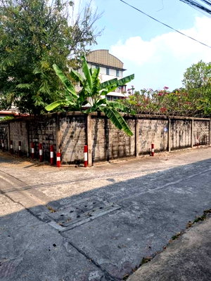 ที่ดิน ถนนพระราม 3 : LTHC11875 - Land with building For Sale in Charoen Rat Size 150 sqw. Near King's College International School ONLY 28 MB