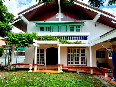 บ้านเดี่ยว ท่าเรือบางกะปิ : ขายบ้านเดี่ยวม.สวนสน 2 ชั้น 101 ตรว. (ถ.รามคำแหง ซอย60-ใกล้รถไฟฟ้า) 4ห้องนอน 3ห้องน้ำ ครัว ทำเลดี เดินทางสะดวก ขาย 9 ล้านบาท โทร 093-9594717