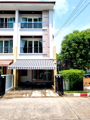 ทาวน์โฮมให้เช่า : บ้านให้เช่า Baan Klang Muang s Sense Rama 9-Lat Phrao พร้อมเข้าอยู่สนใจติดต่อ Line @goodmanpro หรือ โทร 0999029192
