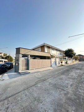 Pool villa for sale at Hang Dong in a hi-end village, decorated in modern luxury style. (SW002191)