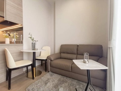 condo for rent : The Crest Park Residences Luxury (Rt-01)