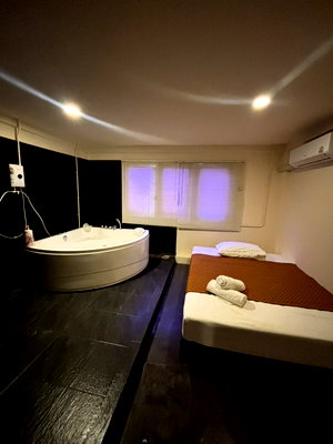 เช่ากิจการ เขตห้วยขวาง : เซ้งกิจการ ร้านนวด สปา Private Spa มีห้องส่วนตัว VIP 6 ห้อง  อาคาร 2 คูหา แยกพระราม 9 หลังฟอร์จูนทาว์น