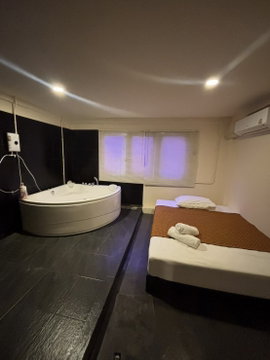เซ้งกิจการ ร้านนวด สปา Private Spa มีห้องส่วนตัว VIP 6 ห้อง  อาคาร 2 คูหา แยกพระราม 9 หลังฟอร์จูนทาว์น