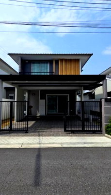ขายบ้านแฝด : บ้านแฝดมือสอง โครงการไลฟ์ อิน เดอะ การ์เด้น โรงโป๊ะ-มอเตอร์เวย์ บางละมุง ชลบุรี 