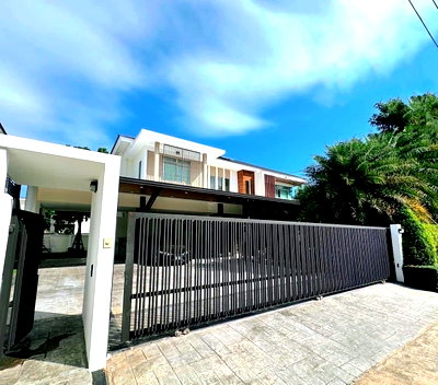 บ้านเดี่ยว กรุงเทพมหานคร : LTHC11953 - House FOR SALE in Sukhumvit 77 Size 355 sqm. 146 sqw. 5 beds 6 baths Near Lat Krabang ONLY 38 MB